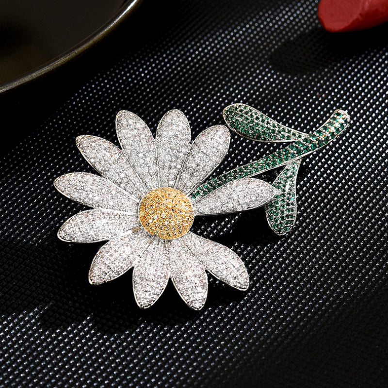 Versatile Daisy Brooch Corsage