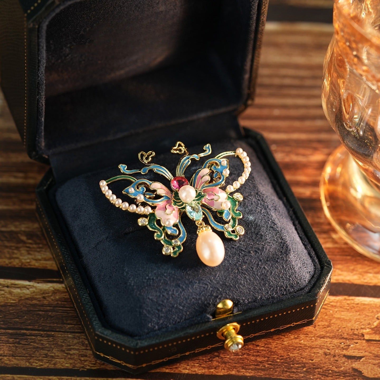 Wind Enamel Painted Butterfly Brooch Natural Pearl Insect Accessories Corsage