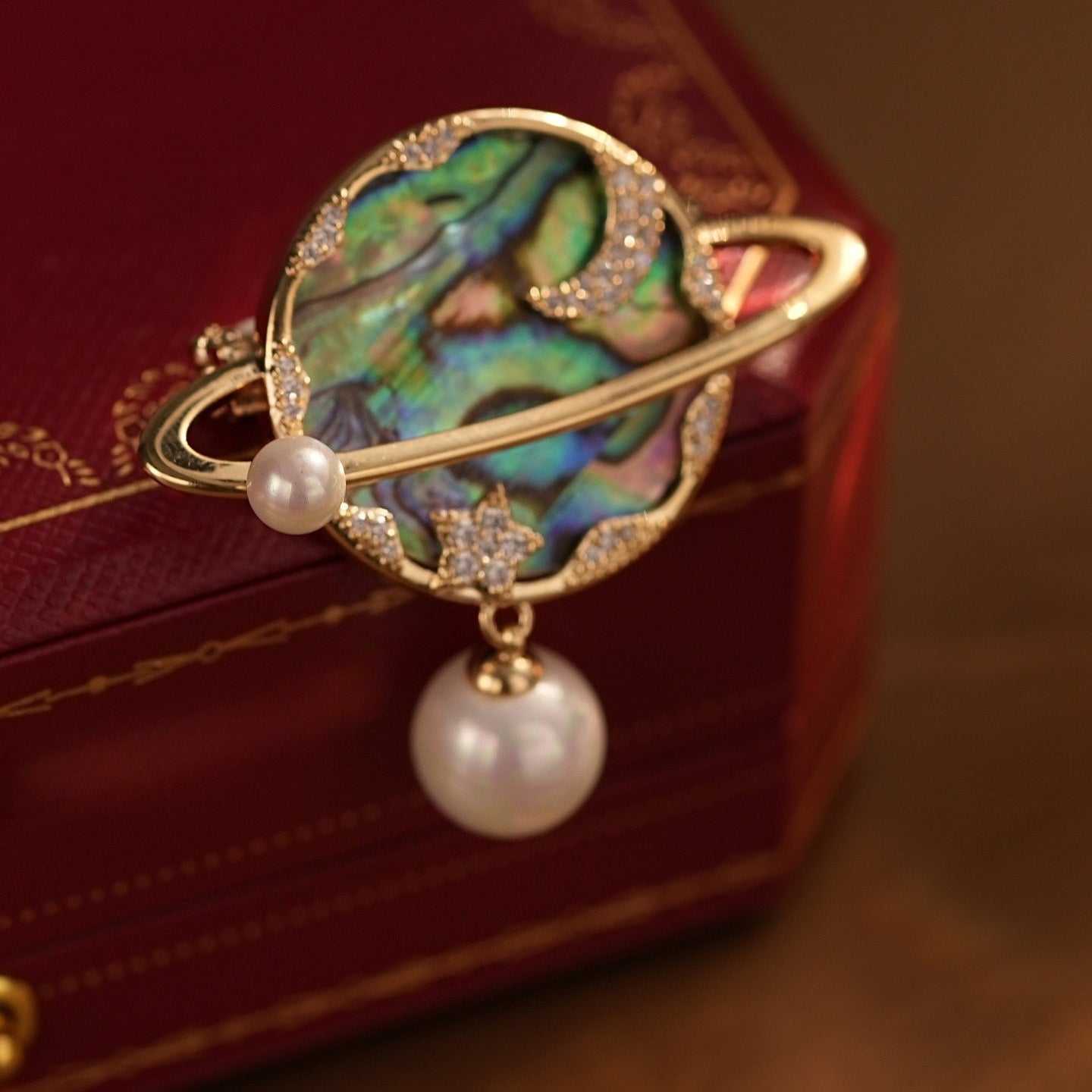 Personalized Diamond-encrusted Abalone Shell Saturn Brooch Anti-light Pin