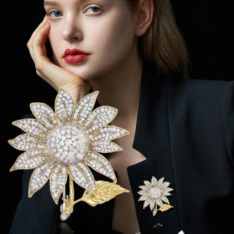 Exaggerated high-end flower brooch European and American niche fashion metal texture elegant sunflower flower pin brooch