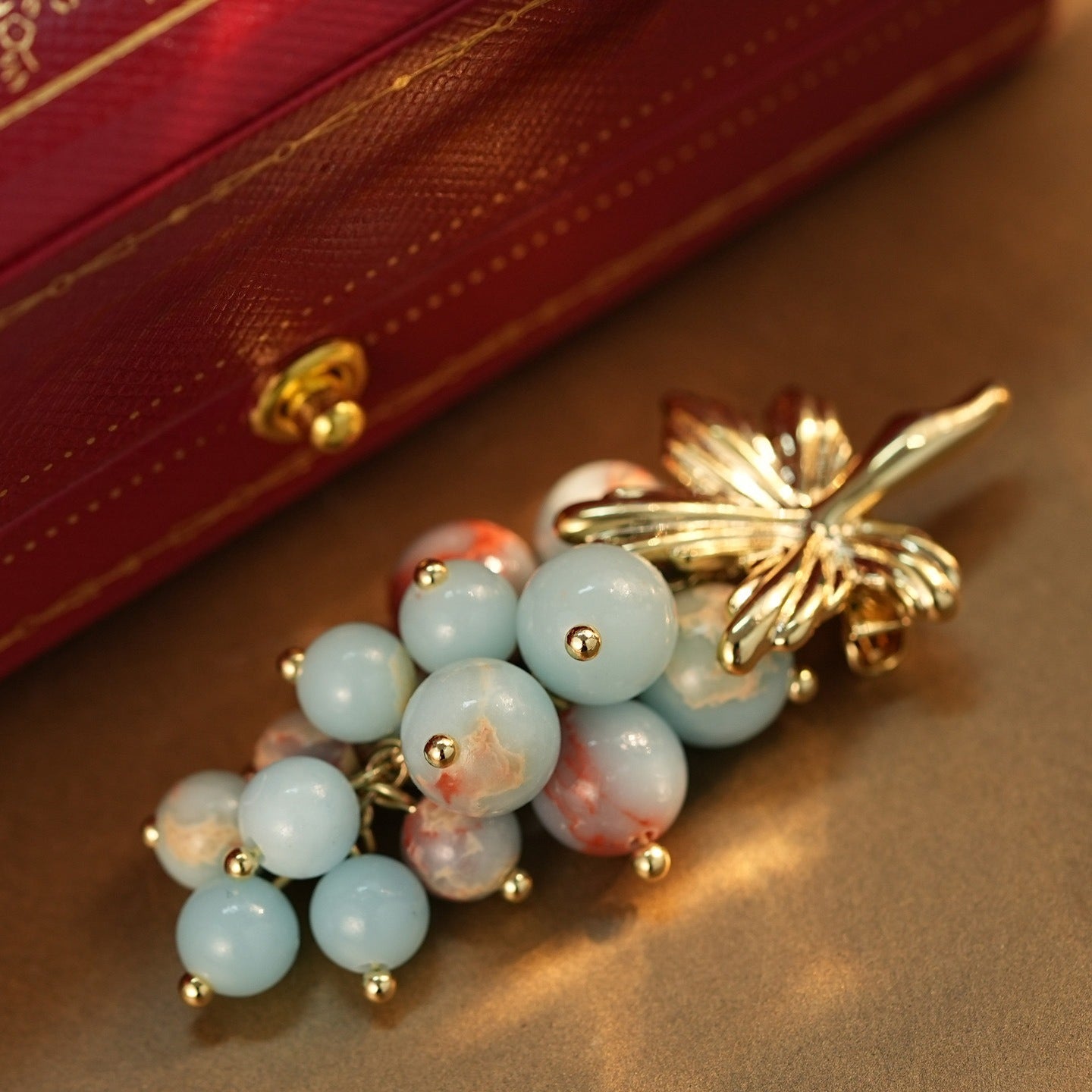 Tianhe Stone Grape Brooch Coat Anti-light Corsage Accessories