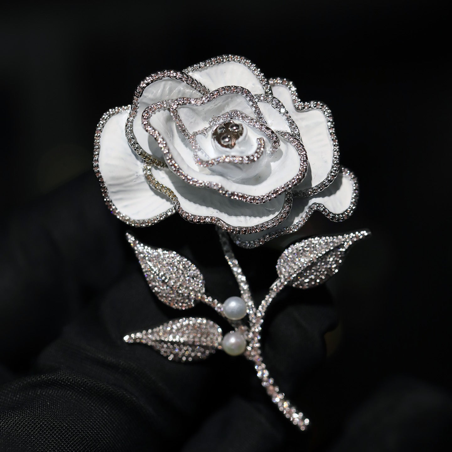 Vintage Rose Flower Brooch – Elegant Floral Statement Pin for Men & Women