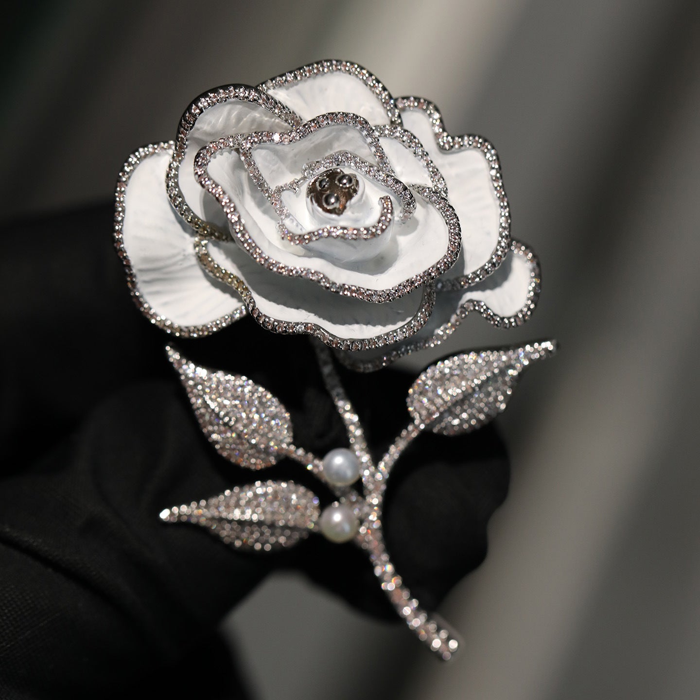 Vintage Rose Flower Brooch – Elegant Floral Statement Pin for Men & Women