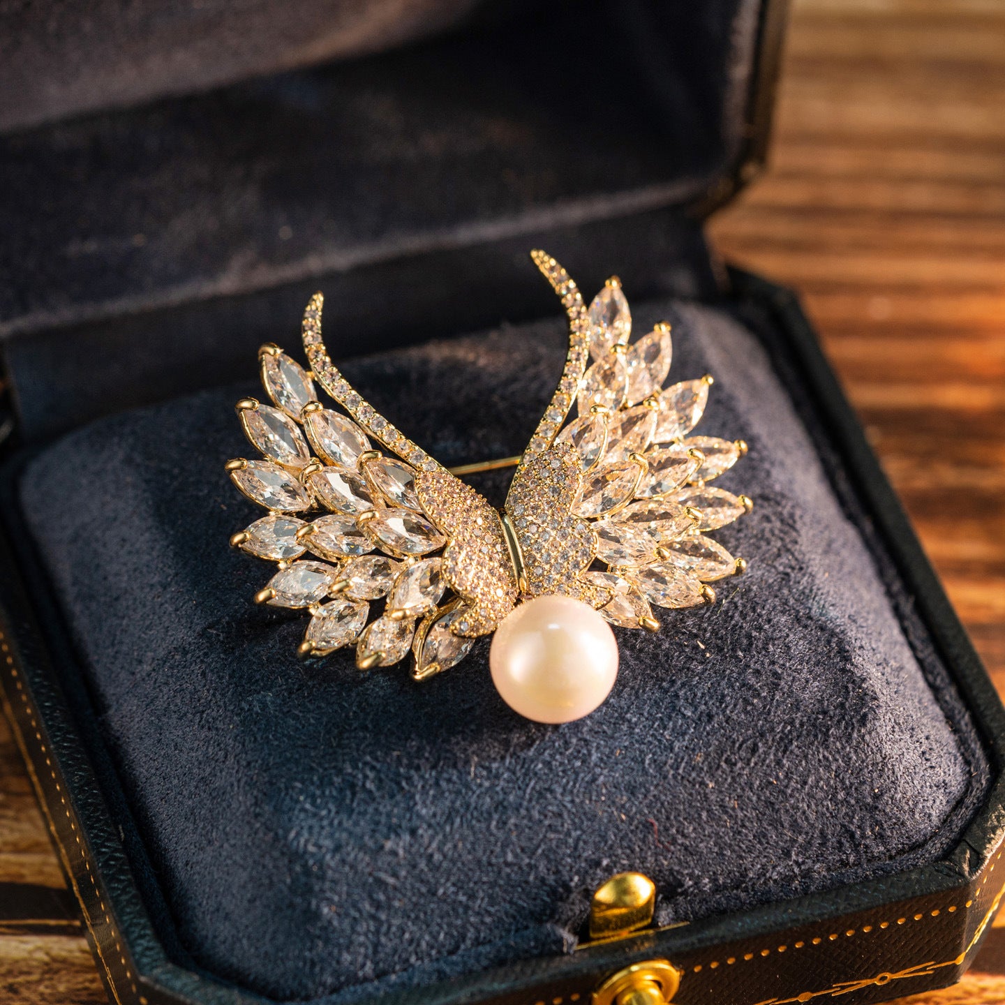 Fresh Gold White Pearl Wings Versatile Zircon Brooch