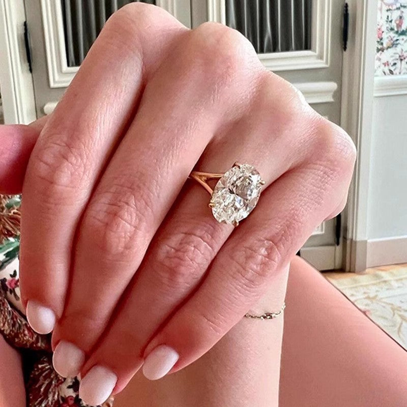 Dapaza Oval Pigeon Egg Diamond Ring