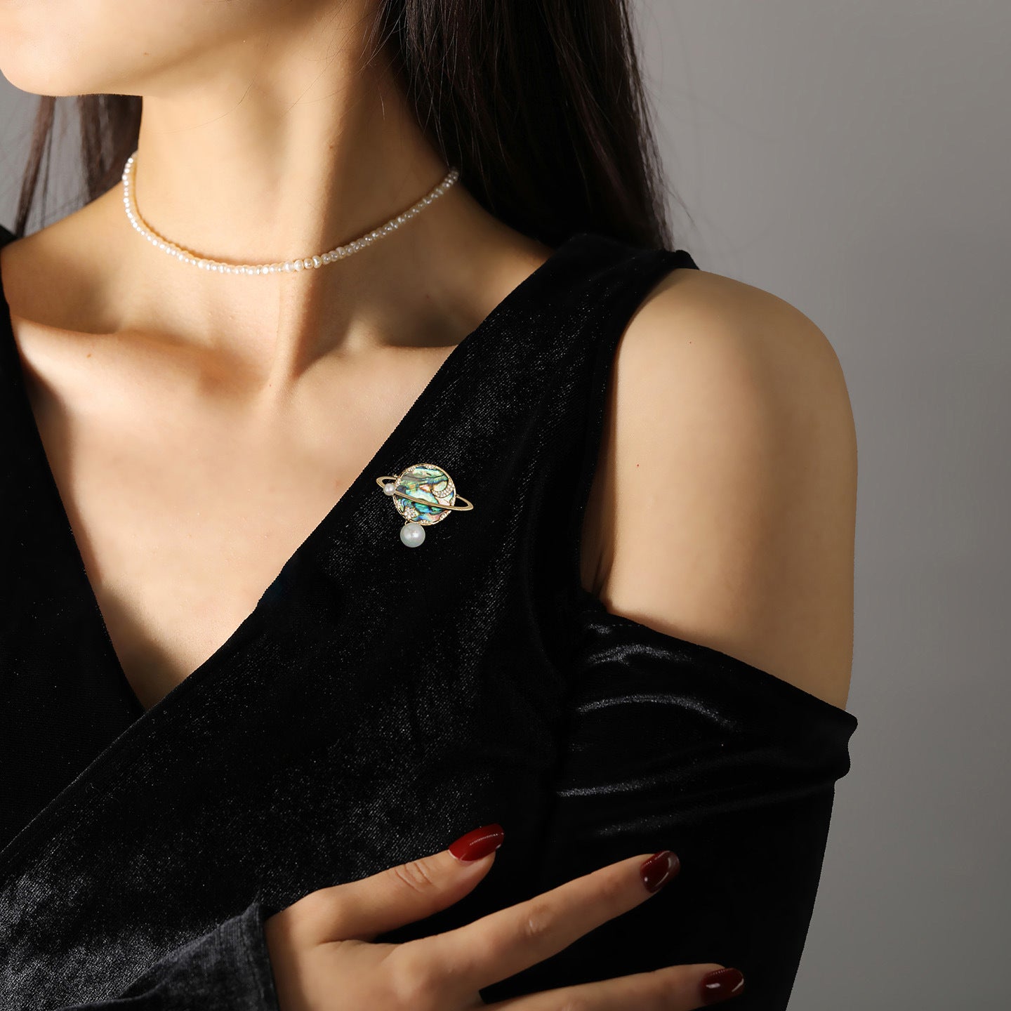 Personalized Diamond-encrusted Abalone Shell Saturn Brooch Anti-light Pin