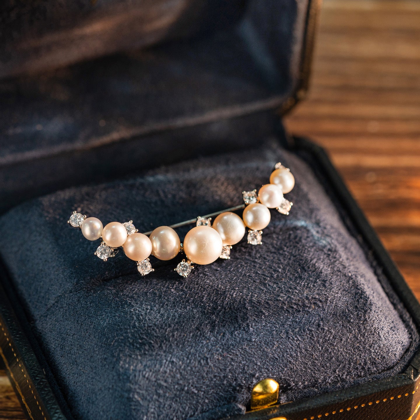 Zircon Pearl Silver Crescent Fashion Women's Coat Brooch Accessories