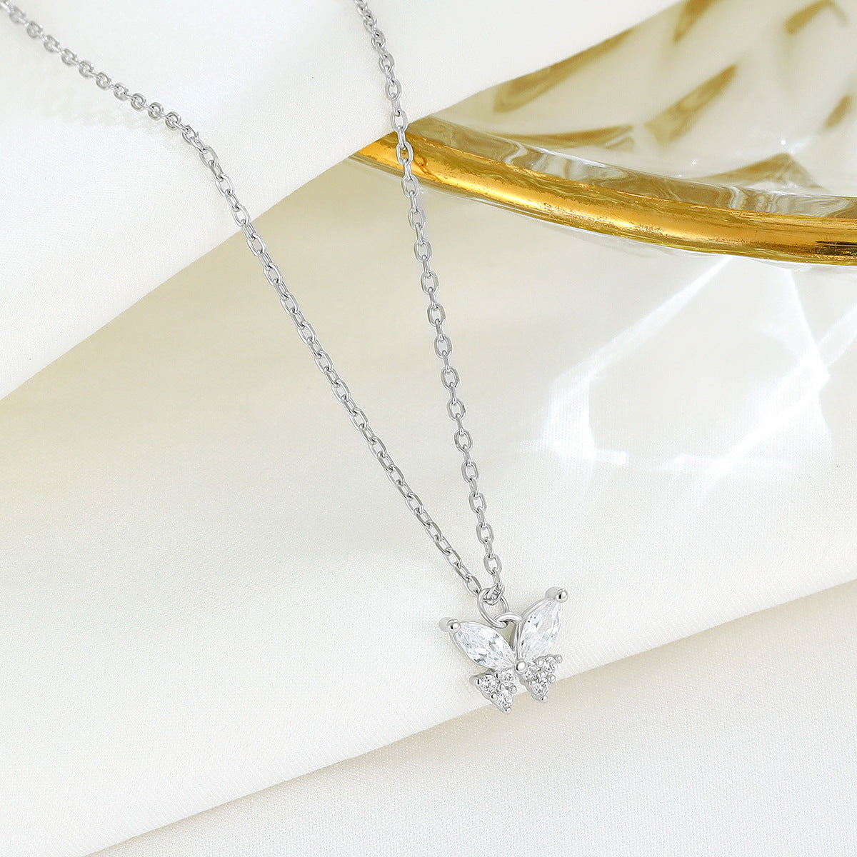 Dapaza S925 Sterling Silver Sparkling Diamond Butterfly Necklace