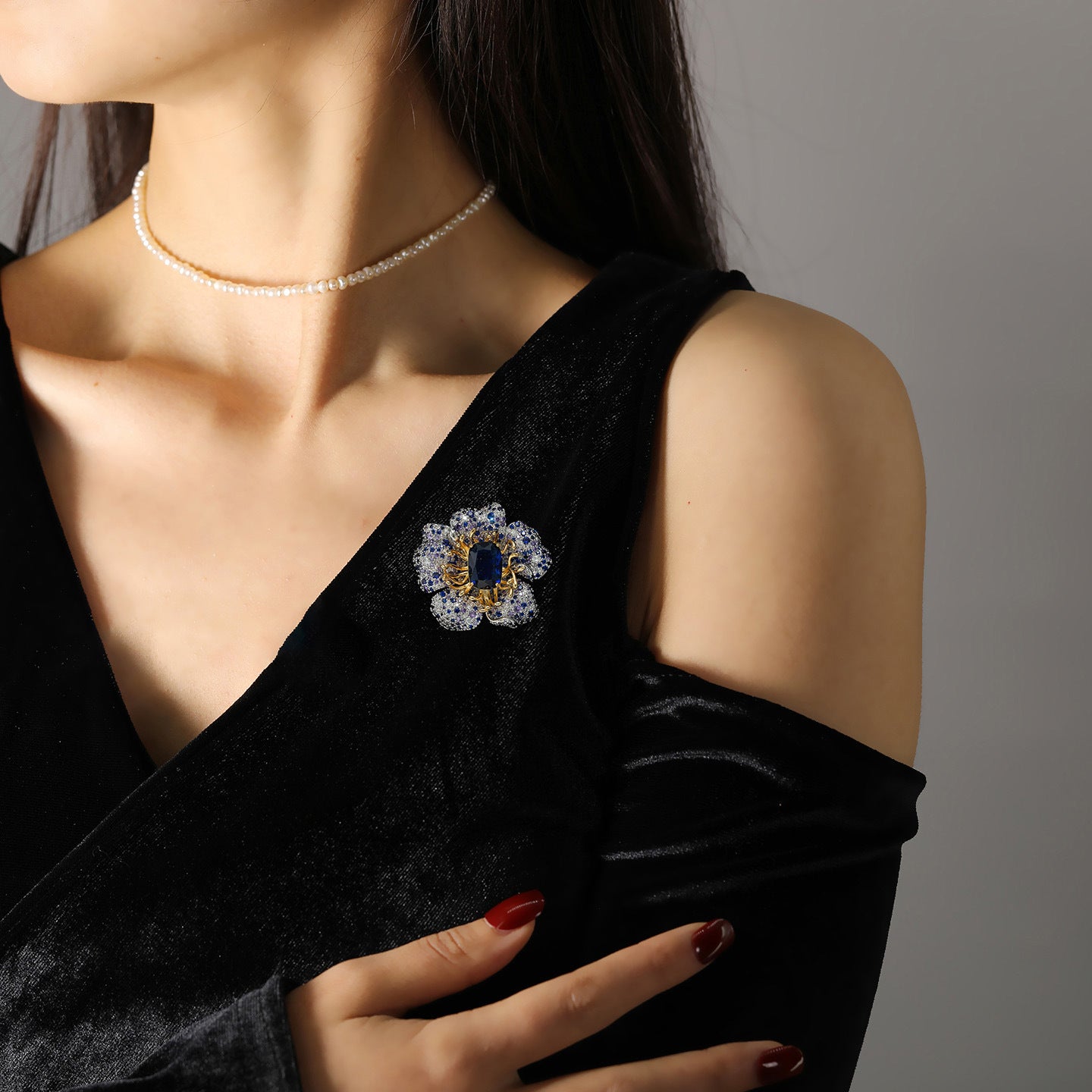 Design Sense Two-color Gold and Sapphire Flower Brooch