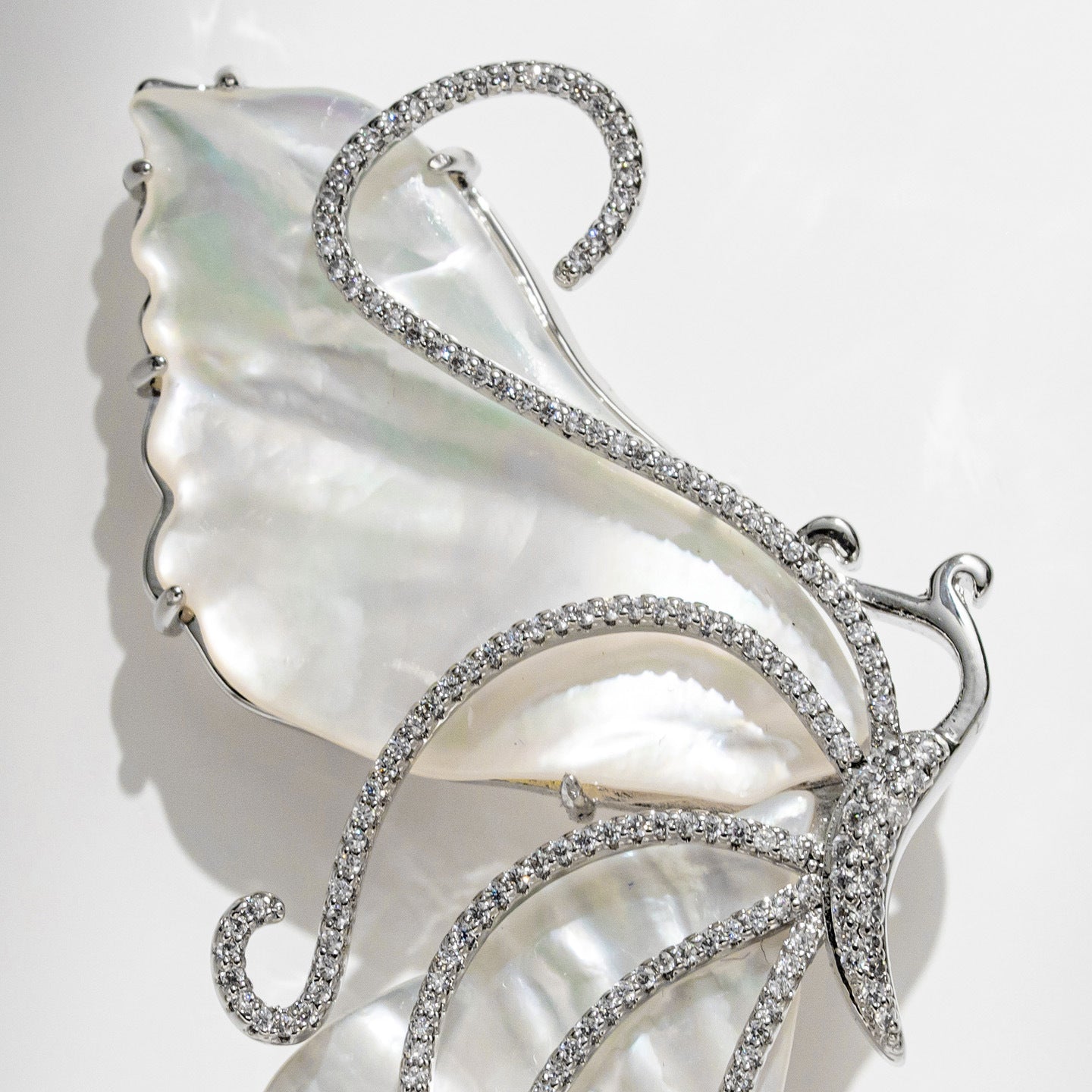 Elegant and Smart Natural Shell Butterfly Brooch, Zircon Insect Corsage Female Pin