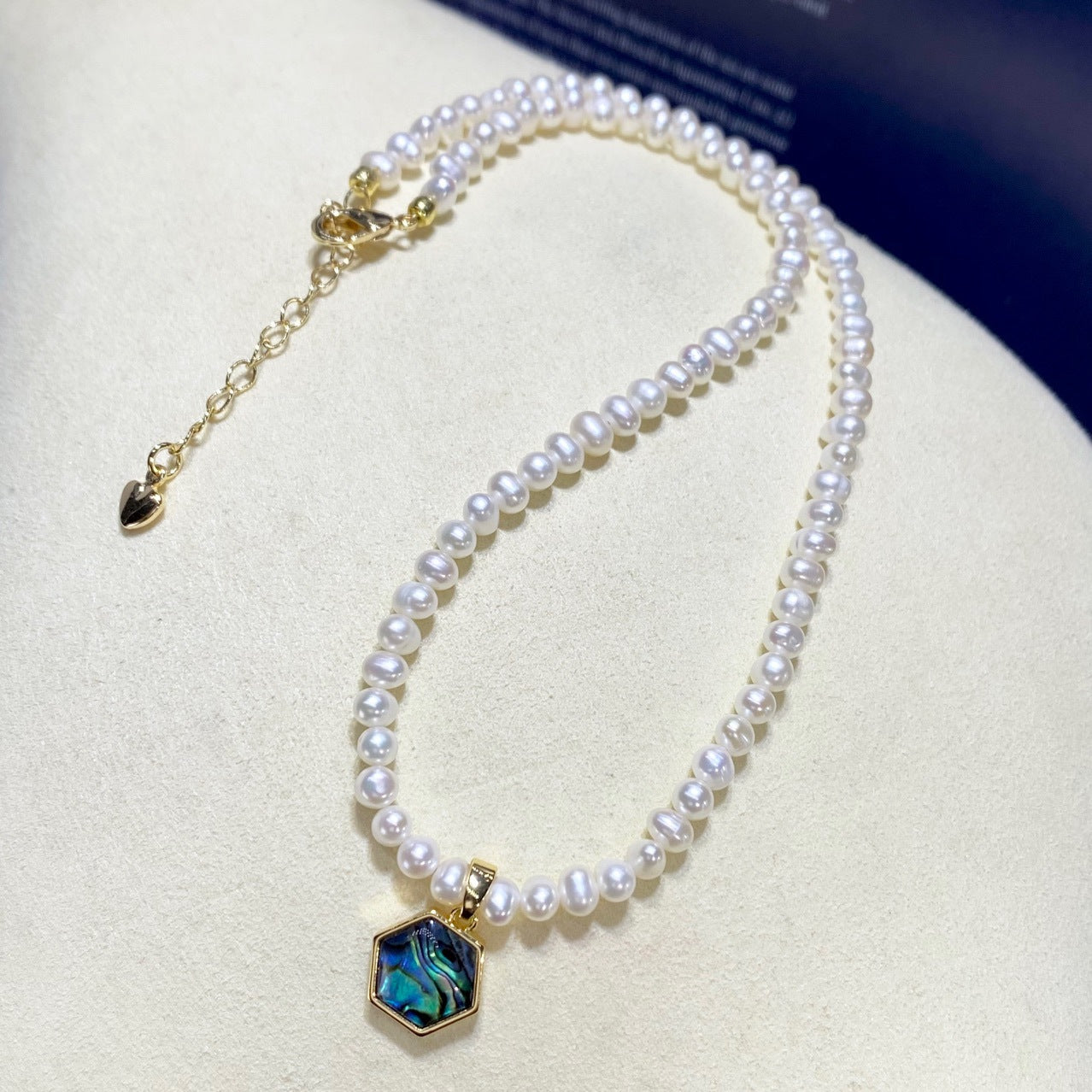 Natural Freshwater Pearl Heart Abalone Shell Pendant – Elegant Mother of Pearl Jewelry for Women