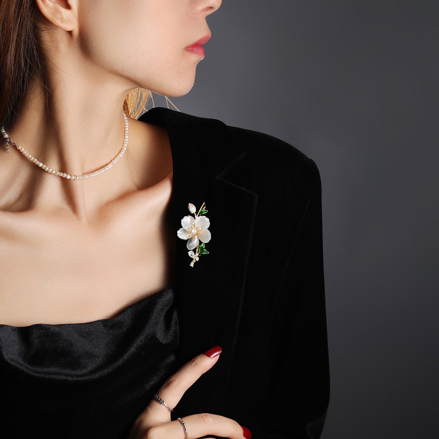 DAPAZA High-grade Natural Freshwater Pearl Shell Rhododendron Brooch, Enamel Bud Accessories Brooch Pin