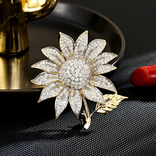 Exaggerated high-end flower brooch European and American niche fashion metal texture elegant sunflower flower pin brooch