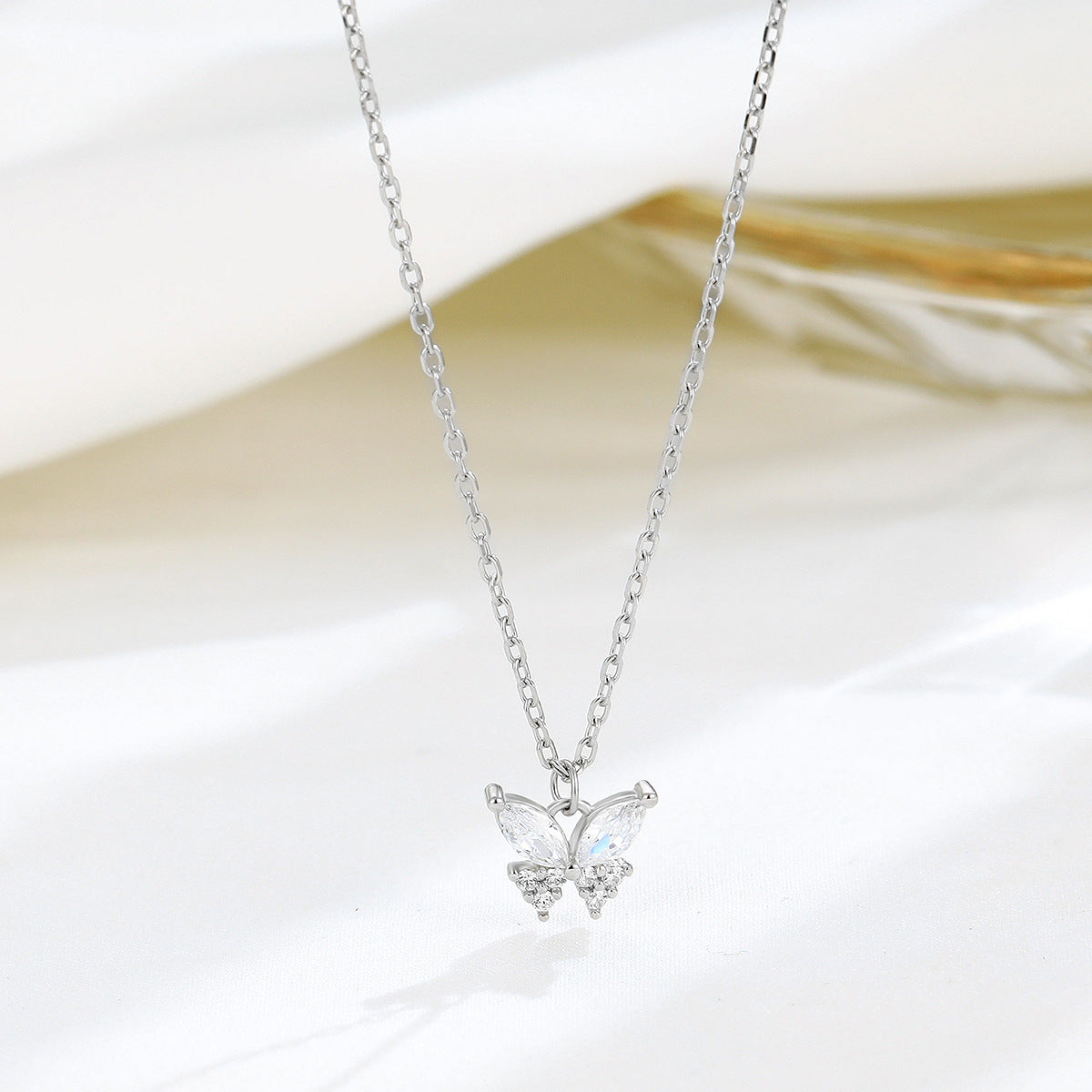 Dapaza S925 Sterling Silver Sparkling Diamond Butterfly Necklace