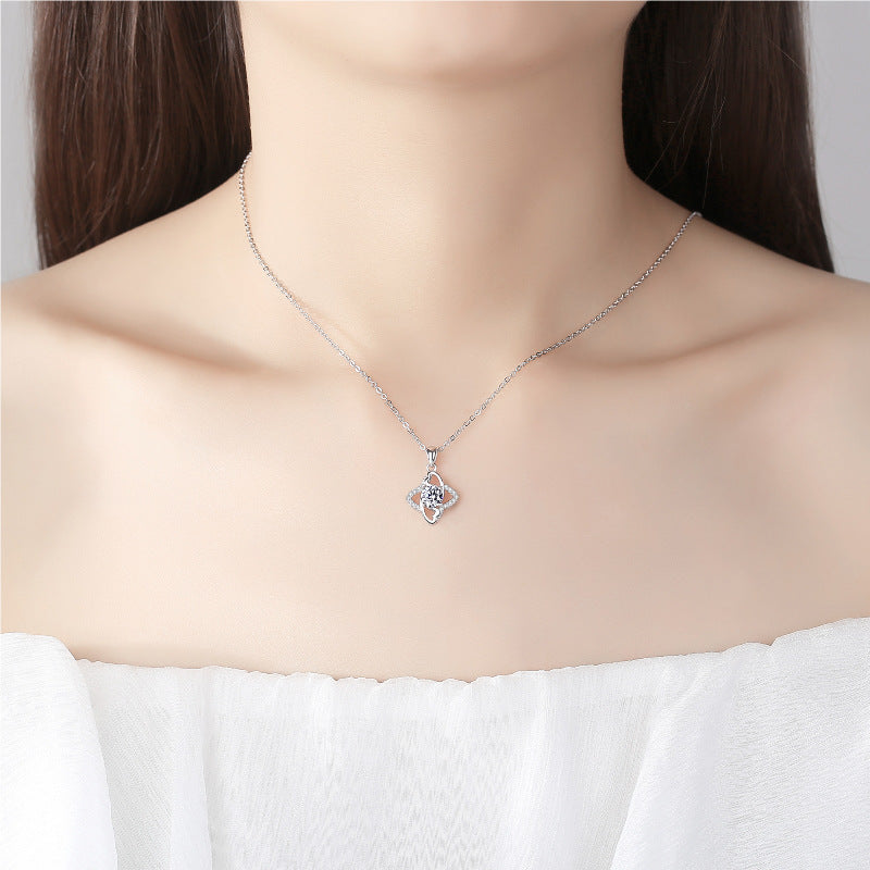 Dapaza Heart-shaped Necklace