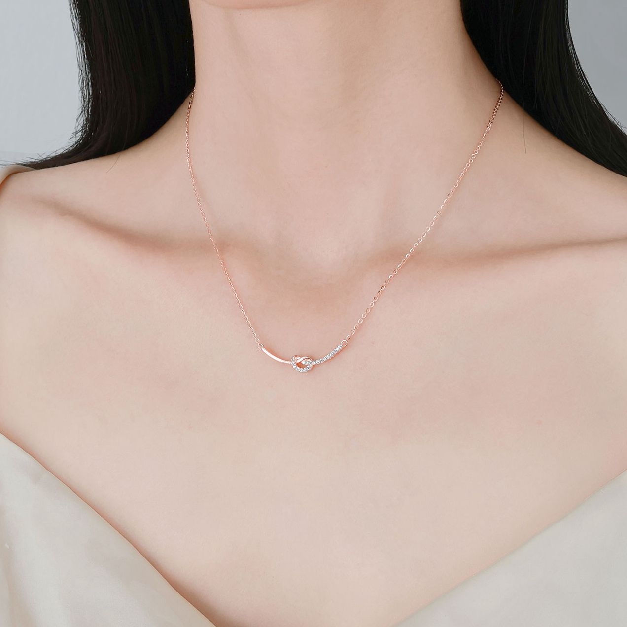Dapaza Smile Knot Silver Necklace