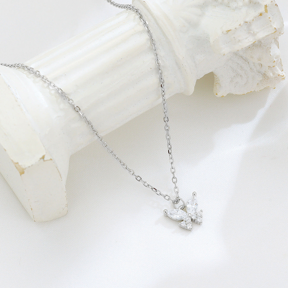 Dapaza S925 Sterling Silver Sparkling Diamond Butterfly Necklace