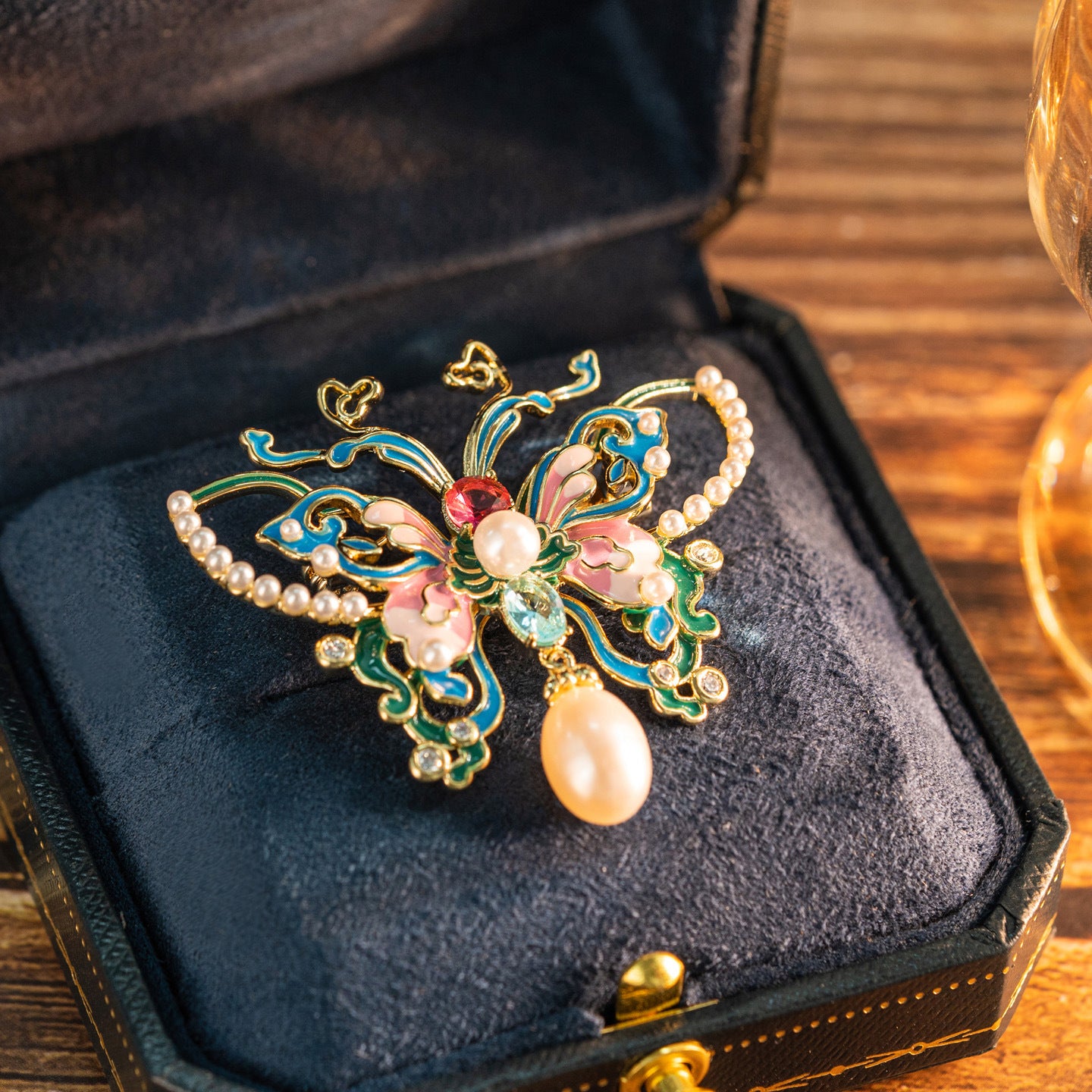 Wind Enamel Painted Butterfly Brooch Natural Pearl Insect Accessories Corsage