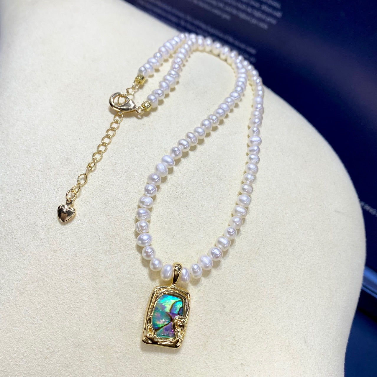 Natural Freshwater Pearl Heart Abalone Shell Pendant – Elegant Mother of Pearl Jewelry for Women