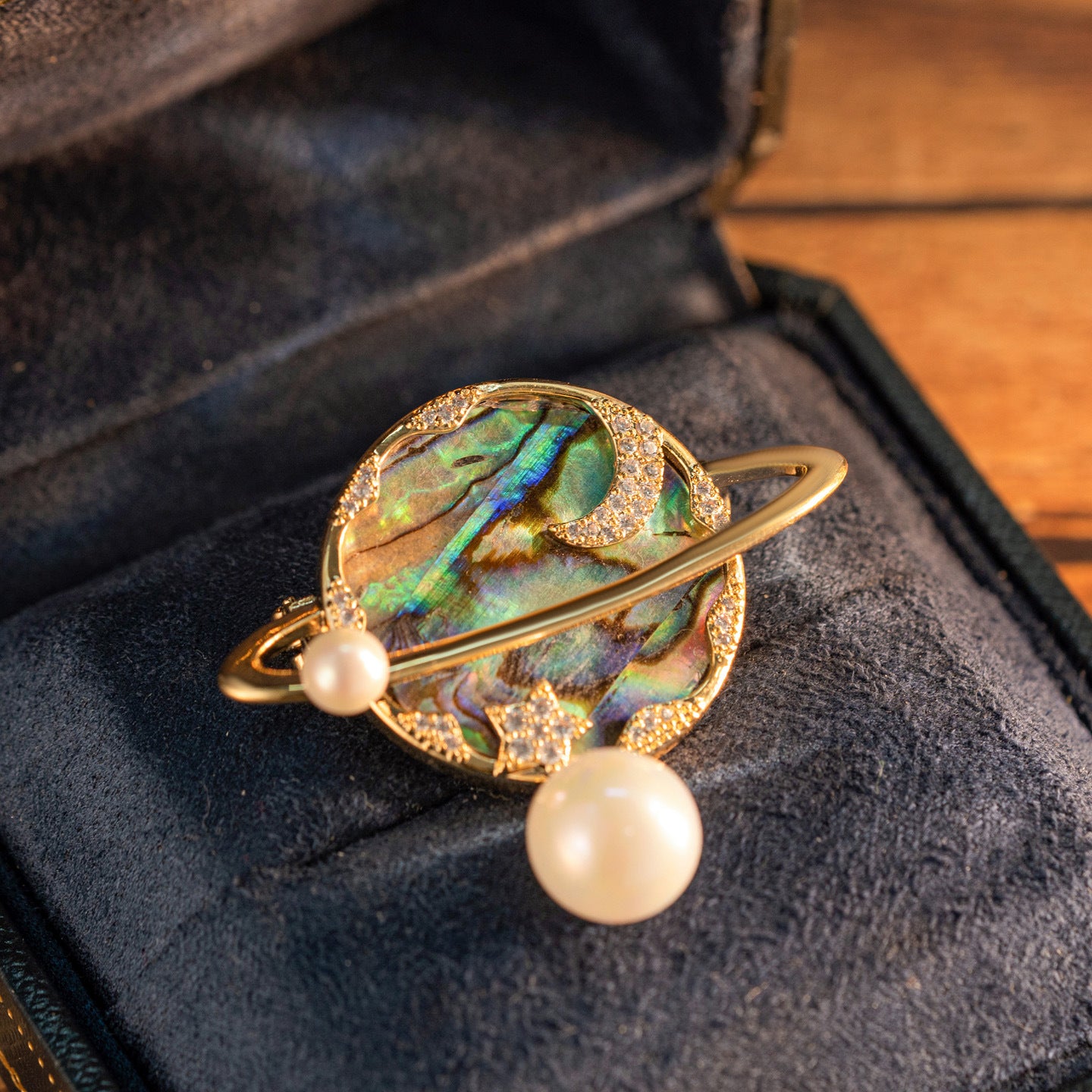Personalized Diamond-encrusted Abalone Shell Saturn Brooch Anti-light Pin