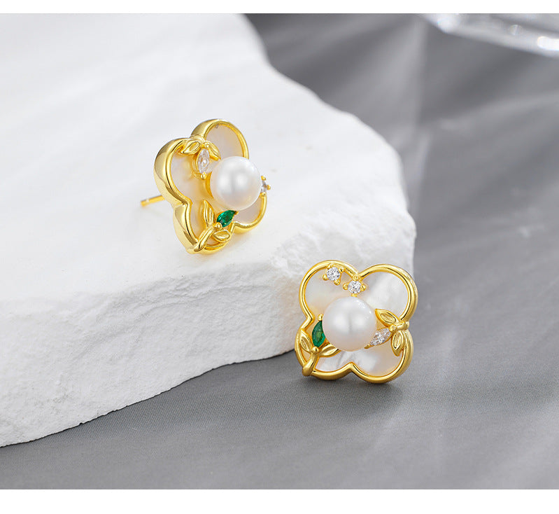 INS Hot-selling 925 Sterling Silver Lucky Grass Pearl Stud Earrings Women's Niche Design High-end Light Luxury Earrings