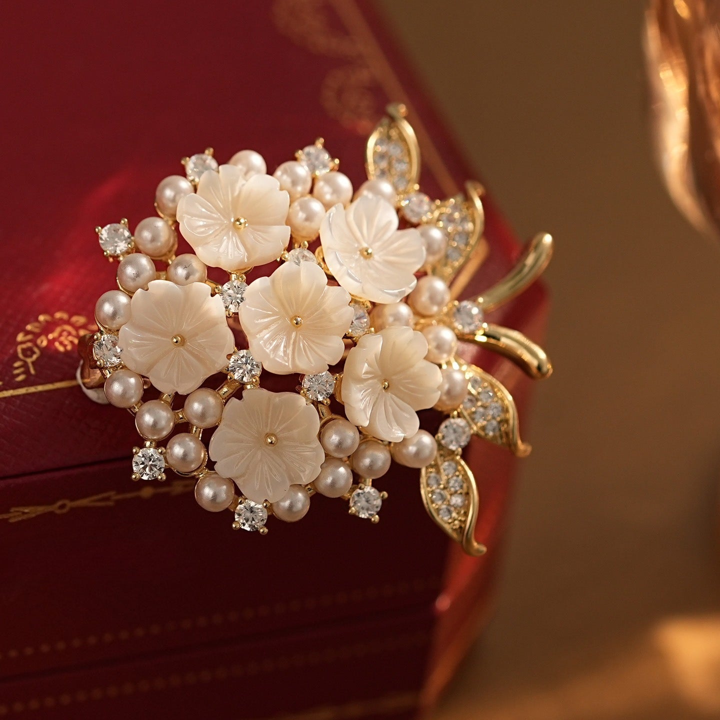 Zircon Natural Shell Pearl Fashion Women's Coat Brooch Accessories