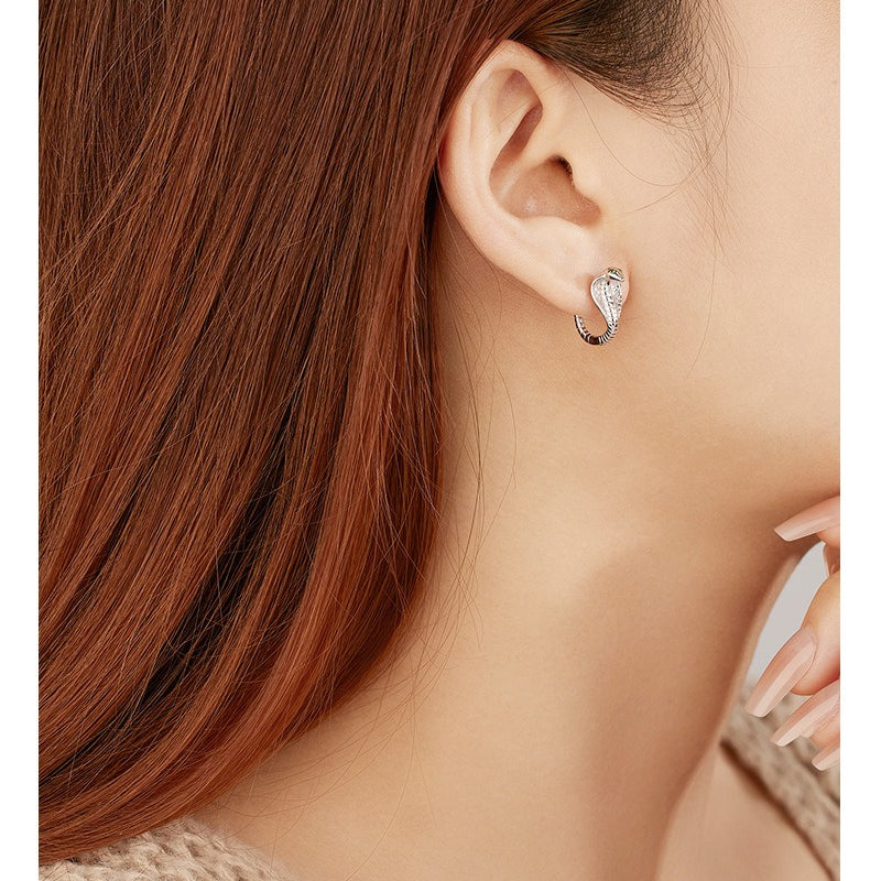 New S925 Sterling Silver Premium Cold Wind Cobra Earrings Spirit Snake Ear Buckle Male and Female Couples Ear Accessories